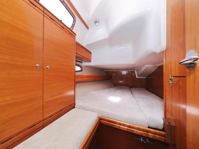 Book yachts online - sailboat - Bavaria 39 Cruiser - Windy - rent