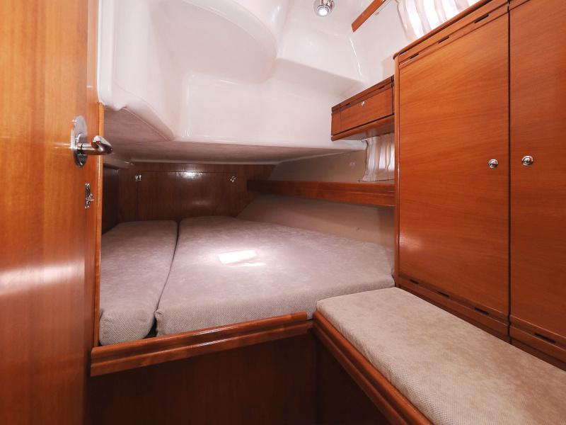 Book yachts online - sailboat - Bavaria 39 Cruiser - Windy - rent