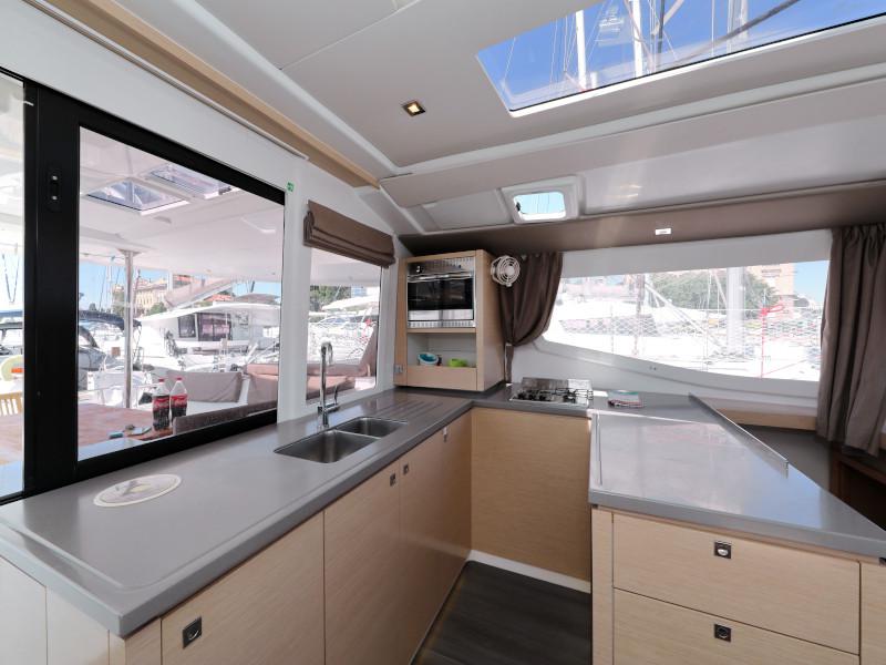 Book yachts online - catamaran - Helia 44 - Jeredam - rent