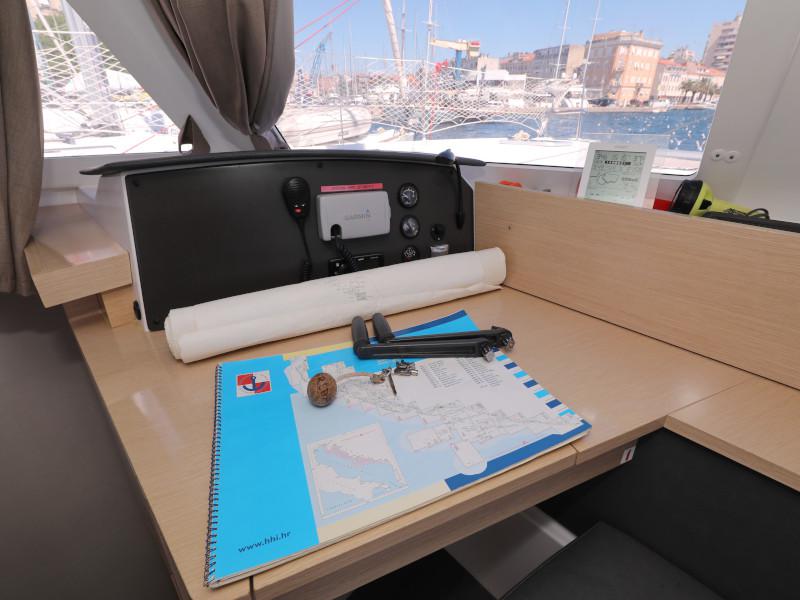 Book yachts online - catamaran - Helia 44 - Jeredam - rent