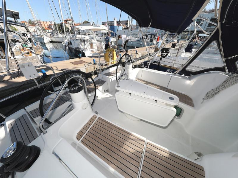 Book yachts online - sailboat - Sun Odyssey 39i - Lucija - rent