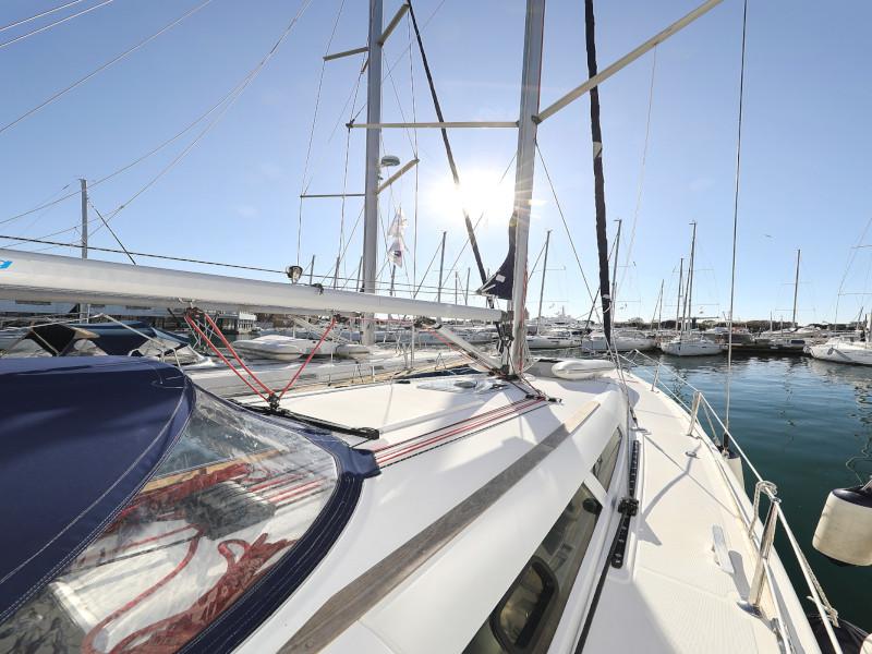 Book yachts online - sailboat - Sun Odyssey 39i - Lucija - rent