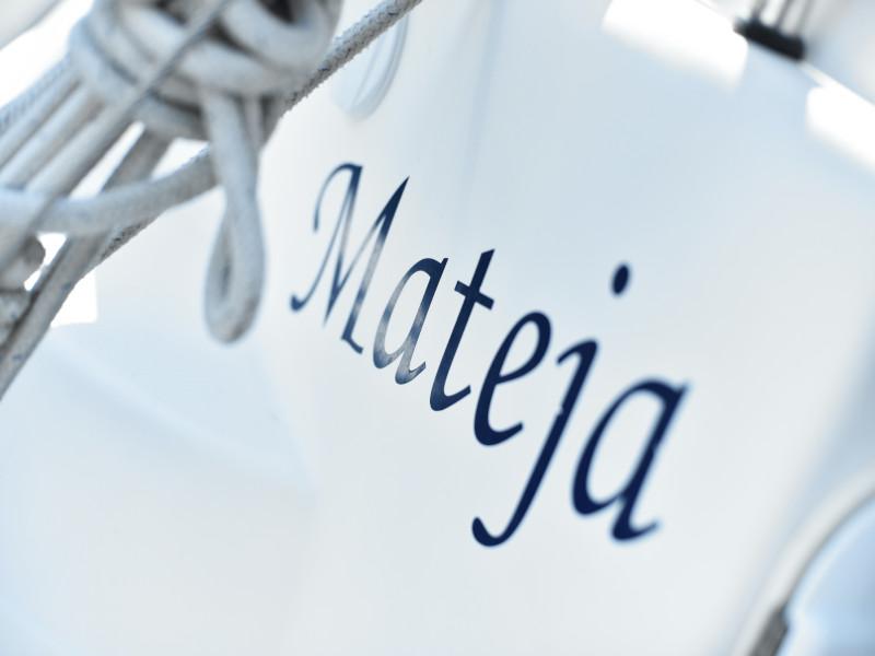 Book yachts online - sailboat - Bavaria 37 Cruiser - Mateja - rent