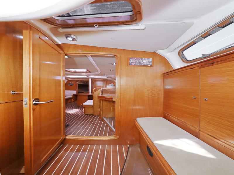 Book yachts online - sailboat - Bavaria 37 Cruiser - Mateja - rent