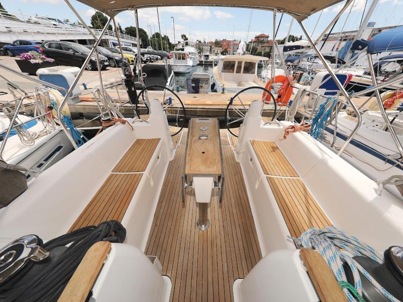 Book yachts online - sailboat - Dufour 380 - Le Pacha - rent