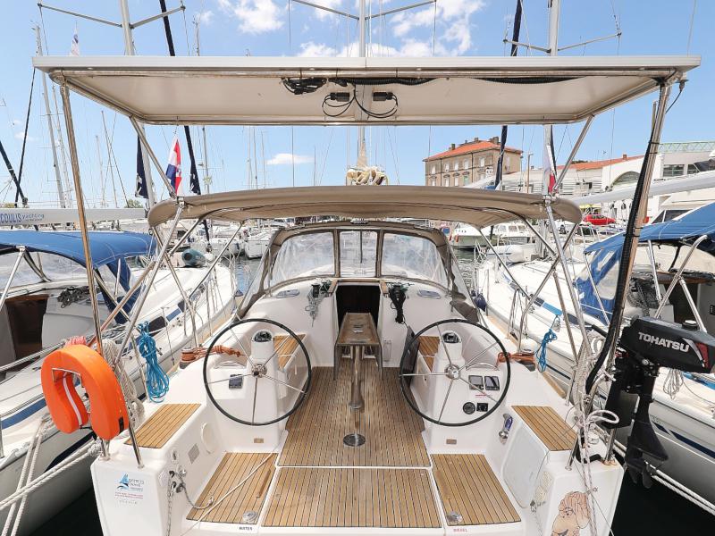 Book yachts online - sailboat - Dufour 380 - Le Pacha - rent