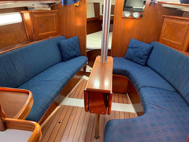 Book yachts online - sailboat - Oceanis 331 - Wind 1 - rent