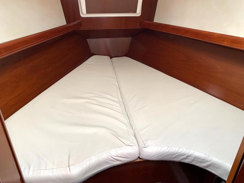 Book yachts online - sailboat - Oceanis 331 - Wind 1 - rent