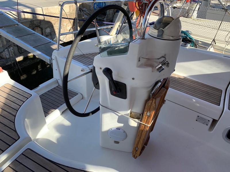 Book yachts online - sailboat - Oceanis 331 - Wind 1 - rent