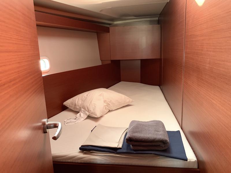 Book yachts online - sailboat - Hanse 458 - Astrea - rent