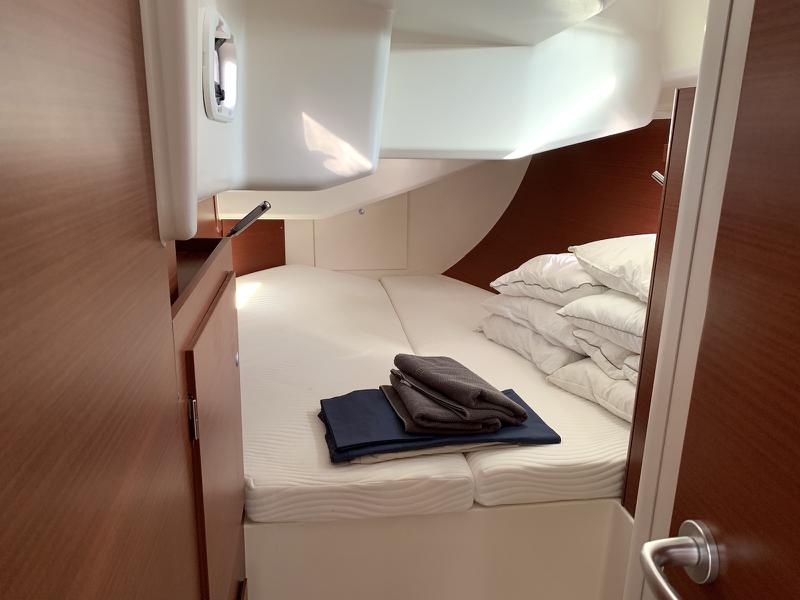 Book yachts online - sailboat - Hanse 458 - Astrea - rent