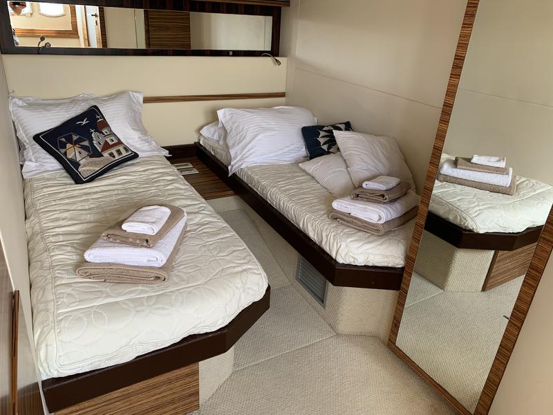 Book yachts online - motorboat - Absolute 52 - Tequila - rent