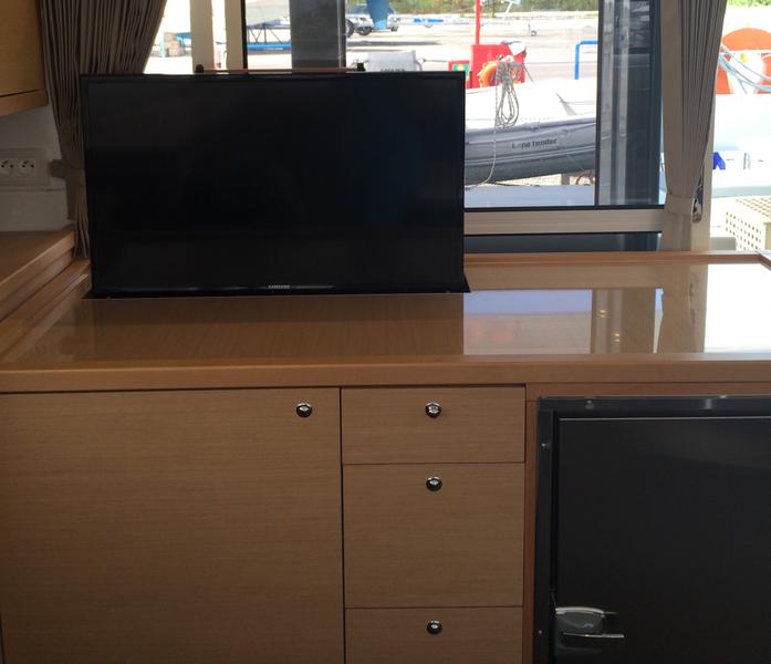 Book yachts online - catamaran - Lagoon 450  Flybridge - Odysseus - rent