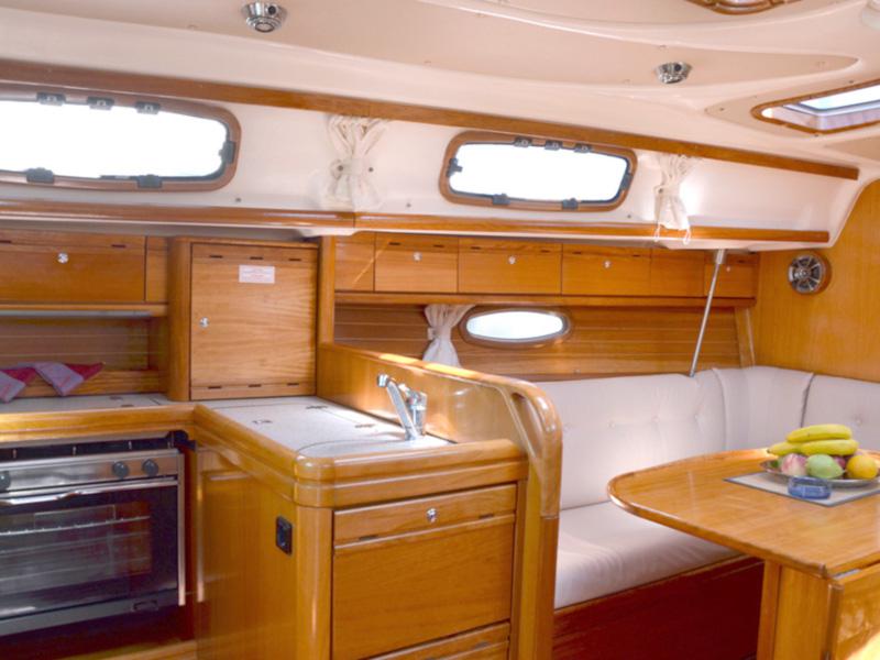 Book yachts online - sailboat - Bavaria 33 Cruiser - Arethusa - rent
