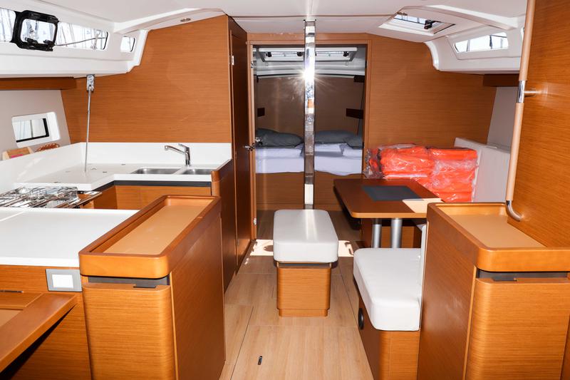 Book yachts online - sailboat - Sun Odyssey 440 - 3 cabin, 2 heads - Ella Victoria - rent