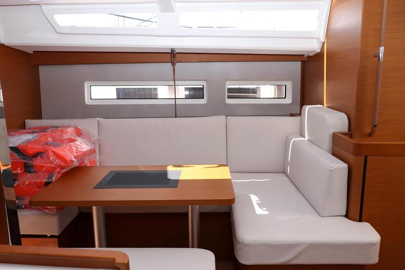 Book yachts online - sailboat - Sun Odyssey 440 - 3 cabin, 2 heads - Ella Victoria - rent