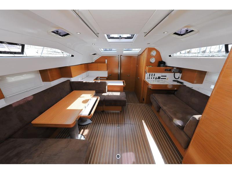 Book yachts online - sailboat - Elan 494 Impression - Luna VI  - rent