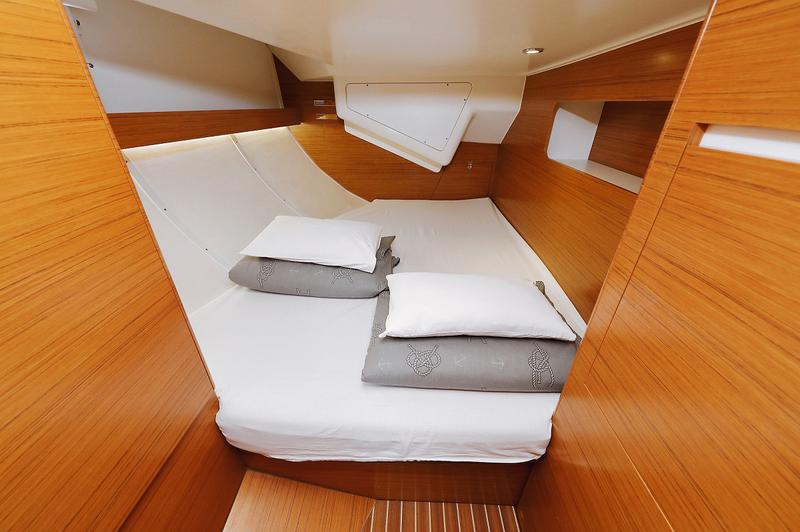 Book yachts online - sailboat - Elan 494 Impression - Luna VI  - rent