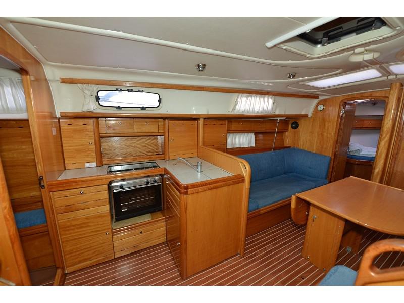 Book yachts online - sailboat - Bavaria 37 Cruiser - Bella - rent