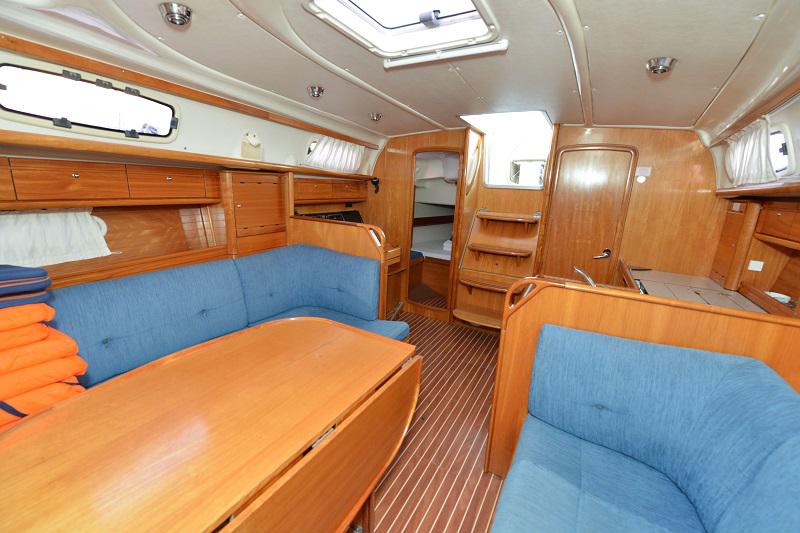 Book yachts online - sailboat - Bavaria 37 Cruiser - Ragazza - rent