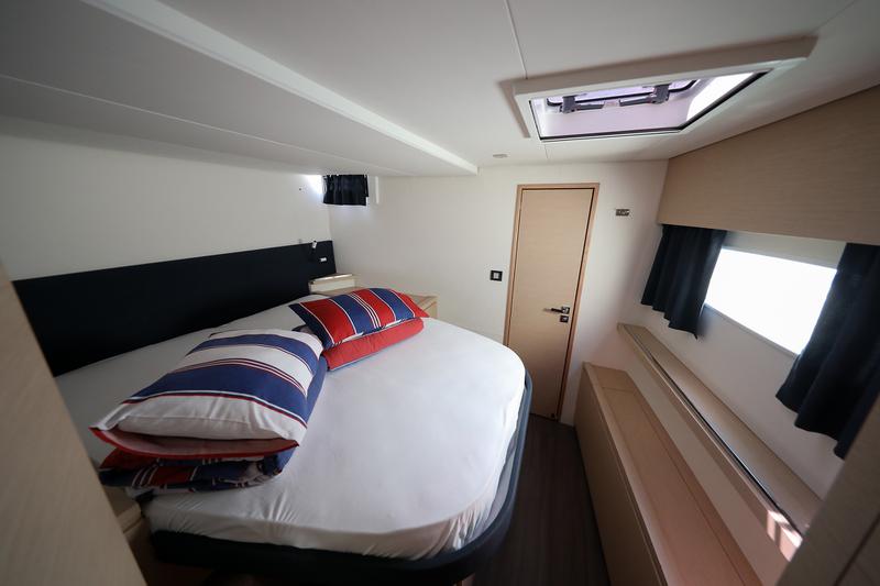 Book yachts online - catamaran - Saba 50 Quintet (6+1) - FEELING FREE - rent