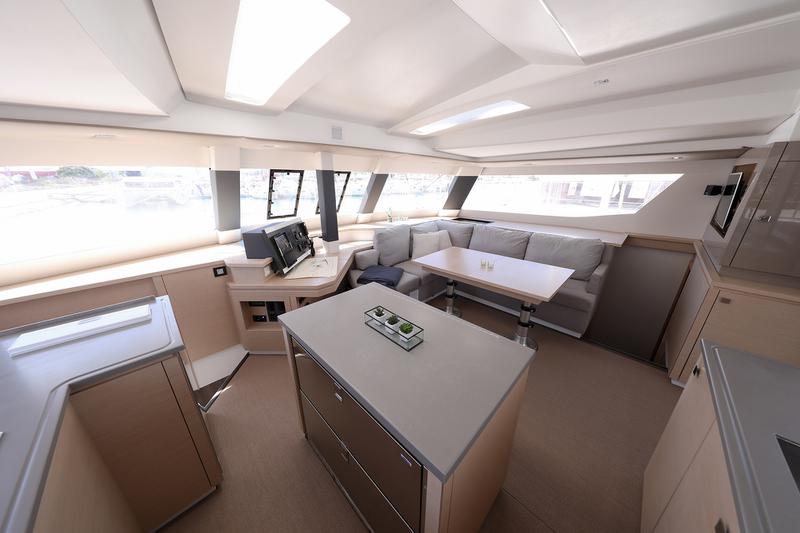 Book yachts online - catamaran - Saba 50 Quintet (6+1) - FEELING FREE - rent