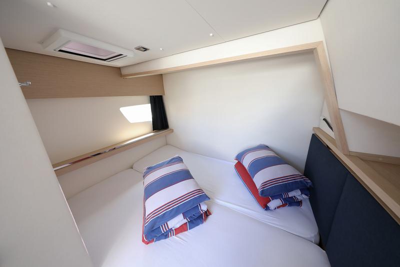 Book yachts online - catamaran - Saba 50 Quintet (6+1) - FEELING FREE - rent