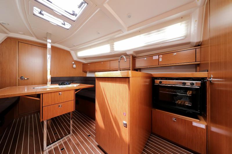Book yachts online - sailboat - Bavaria Cruiser 34 - FEELING GOOD - rent