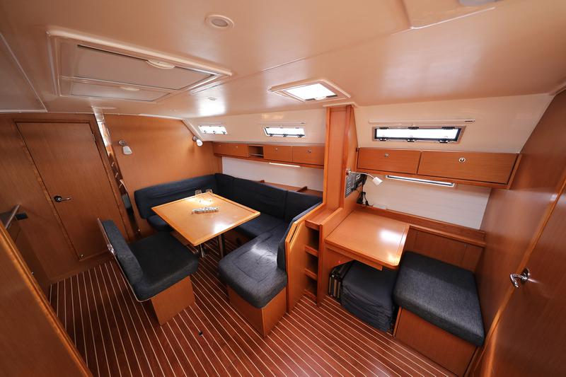 Book yachts online - sailboat - Bavaria Cruiser 40 - STAR FABIAN - rent
