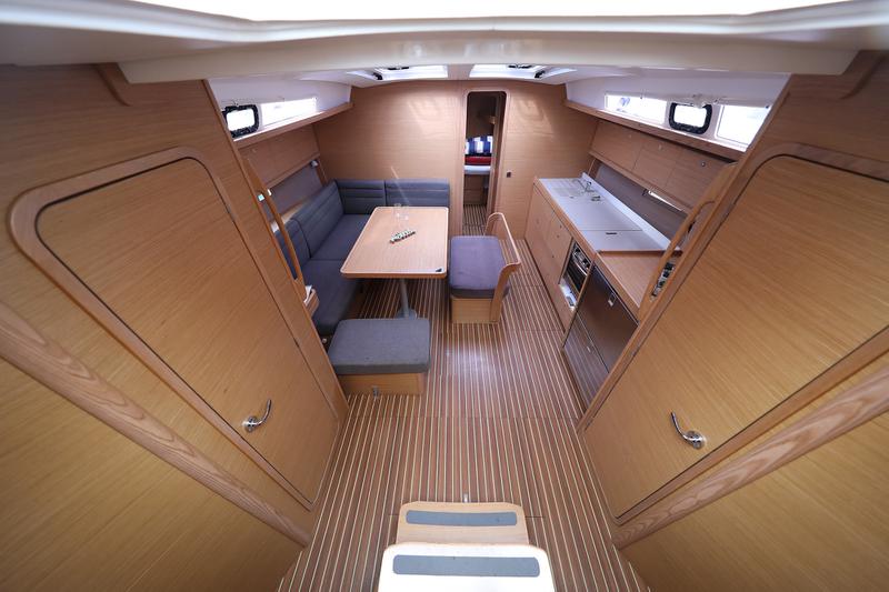 Book yachts online - sailboat - Dufour 460 Grand Large * - CARINA - rent