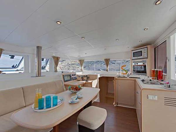 Book yachts online - catamaran - Lagoon 400 - LA BOHEME - rent
