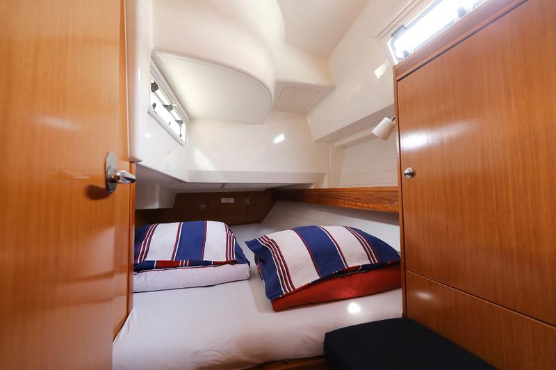 Book yachts online - sailboat - Bavaria Cruiser 36 - MIRA - rent
