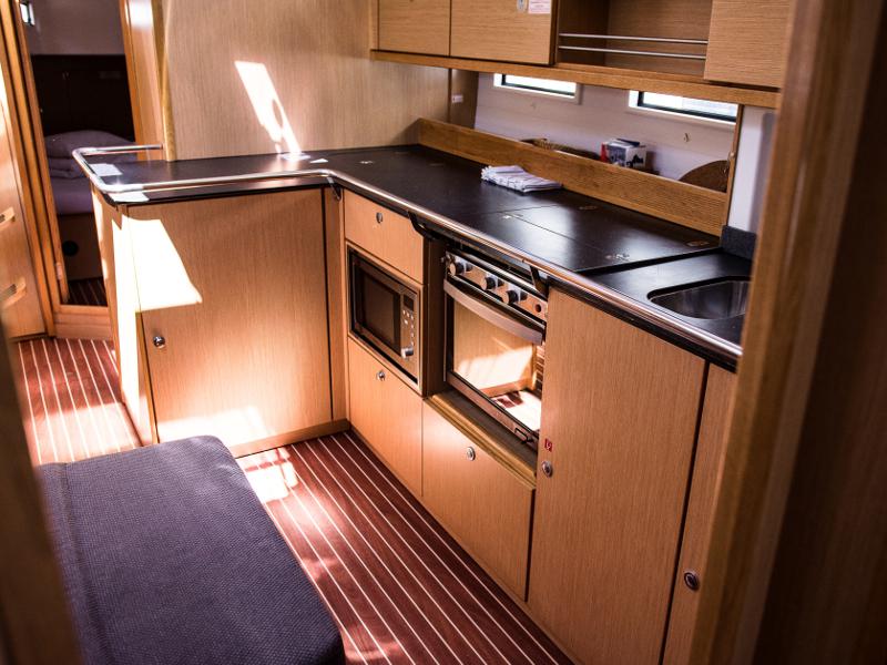 Book yachts online - sailboat - Bavaria Cruiser 45 - FADO - rent