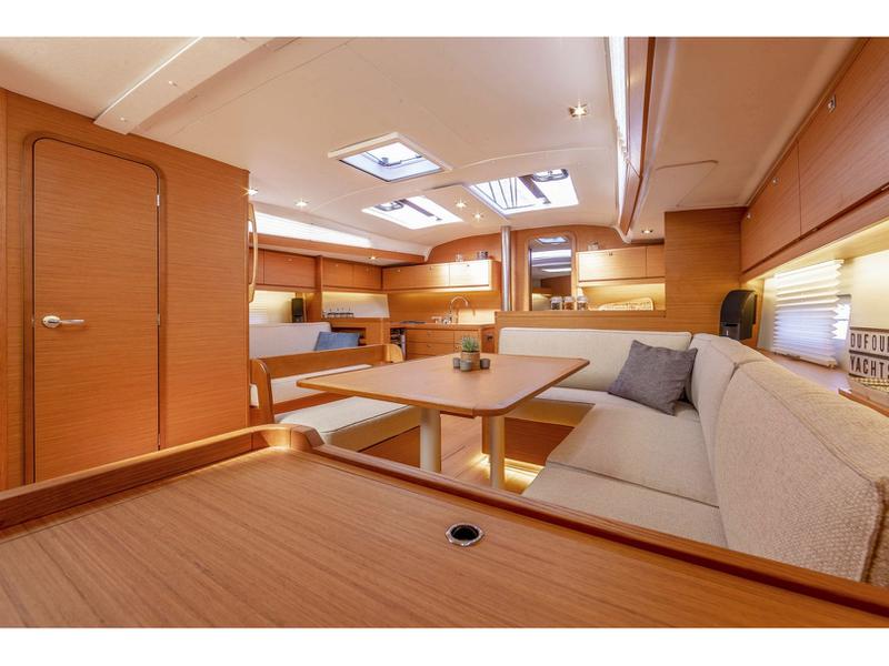 Book yachts online - sailboat - Dufour 412 - MONA - rent
