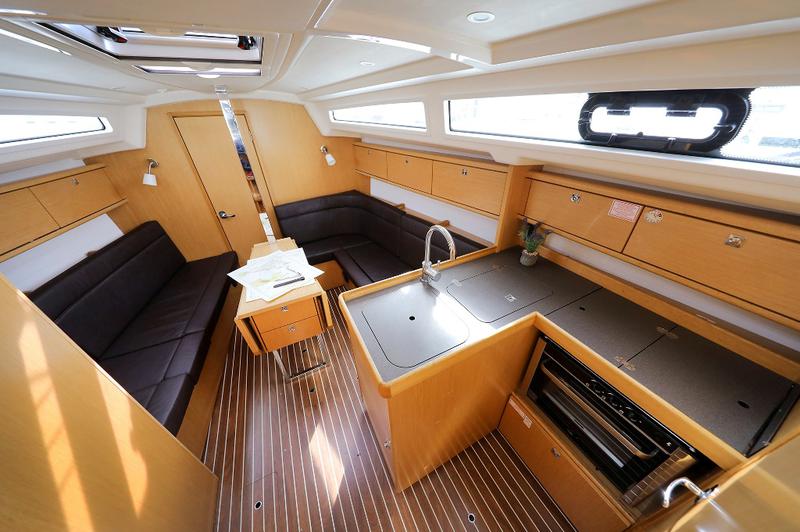 Book yachts online - sailboat - Bavaria Cruiser 34 - ARIZONA - rent