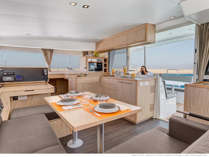 Book yachts online - catamaran - Lagoon 400 S2 - FIRST CHOICE - rent