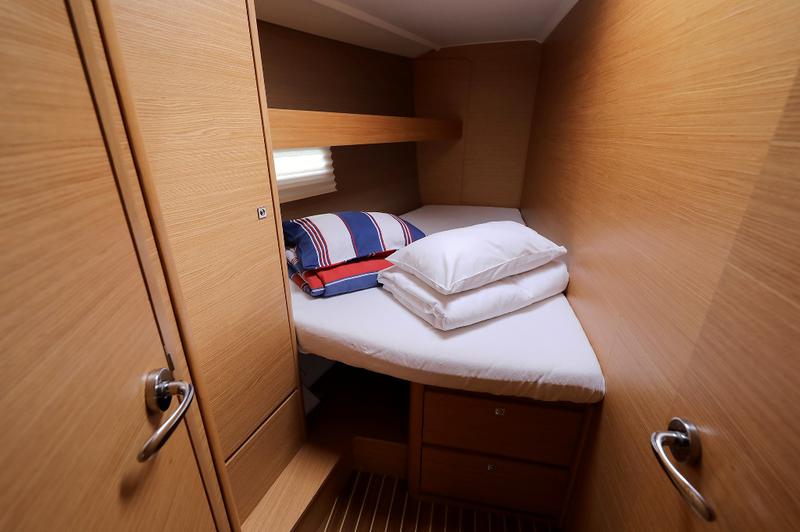 Book yachts online - sailboat - Dufour 460 Grand Large - CHUCK - rent