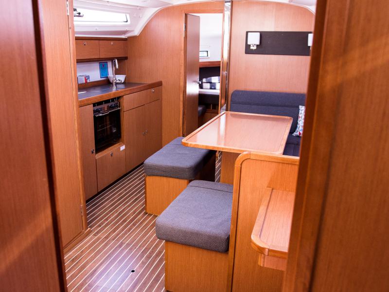 Book yachts online - sailboat - Bavaria Cruiser 41 - STAR KLEO - rent