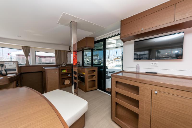 Book yachts online - catamaran - Lagoon 42 - SAPPHIRE - rent