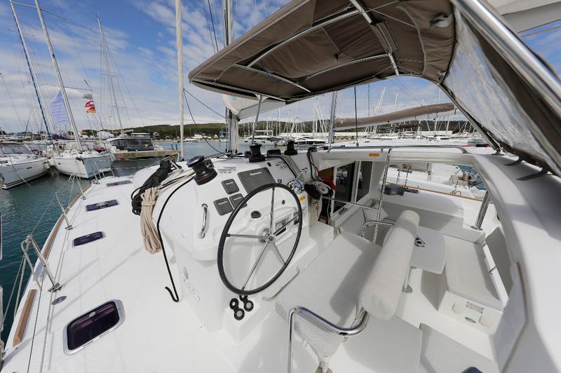 Book yachts online - catamaran - Lagoon 400 S2 - MAJA V - rent