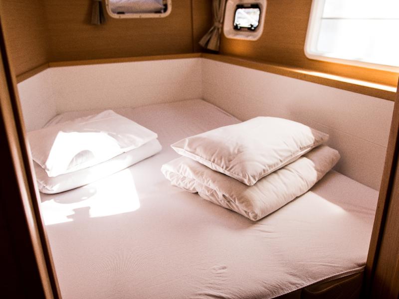 Book yachts online - catamaran - Lagoon 400 S2 - KINGA V - rent