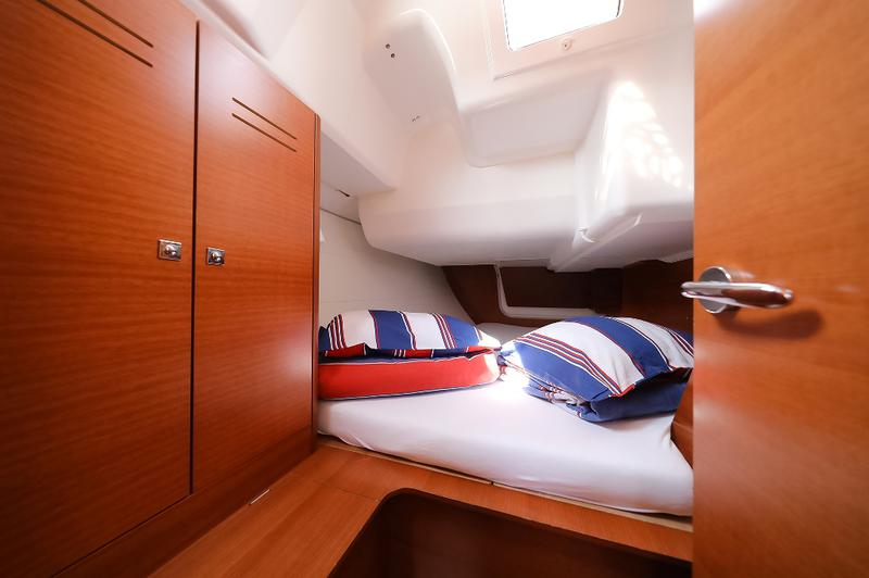 Book yachts online - sailboat - Dufour 350 Grand Large - FENIKS - rent