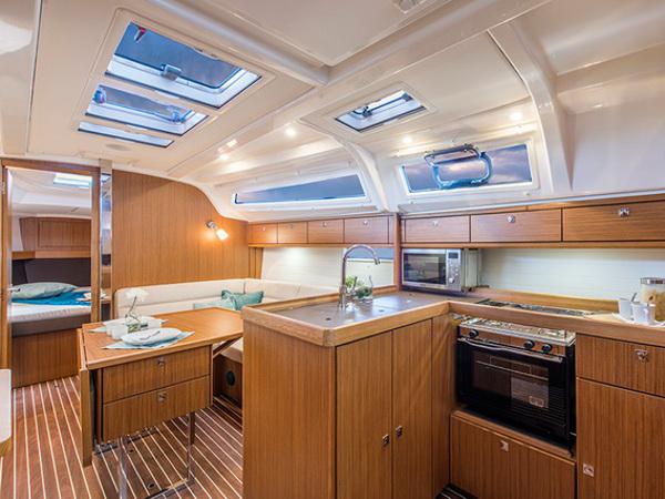 Book yachts online - sailboat - Bavaria Cruiser 37 - SUN COURSE - rent