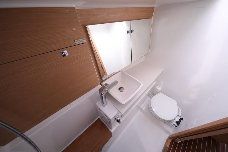 Book yachts online - sailboat - Dufour 430 - ADRIATIC OFFICE - rent