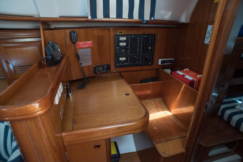 Book yachts online - sailboat - Oceanis 411 - IOS - rent