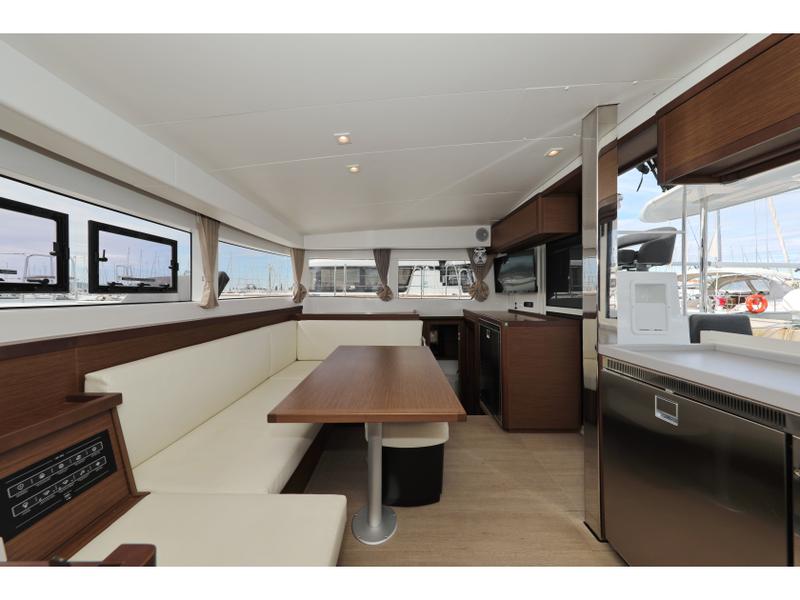 Book yachts online - catamaran - Lagoon 40-3 EXCLUSIVE - THE CURE OWNER VERSION AC salon + generator - rent