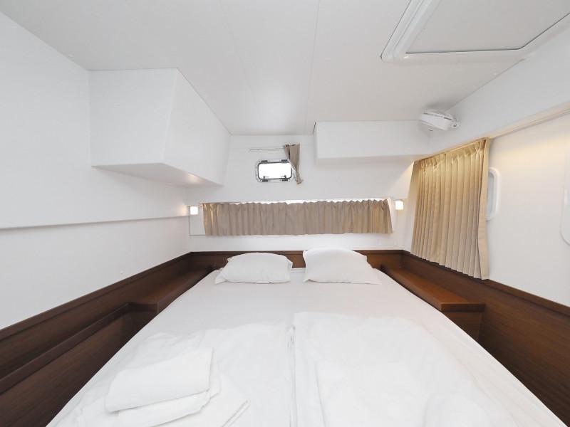 Book yachts online - catamaran - Lagoon 42 - FANTASEA  - rent