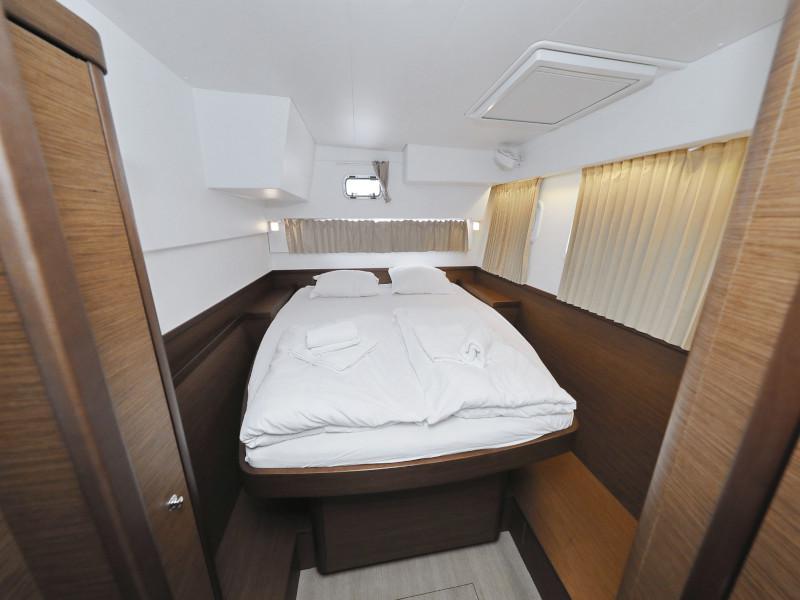 Book yachts online - catamaran - Lagoon 42 - FANTASEA  - rent