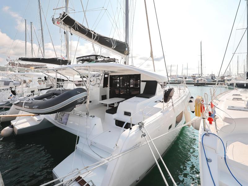 Book yachts online - catamaran - Lagoon 42 - FANTASEA  - rent