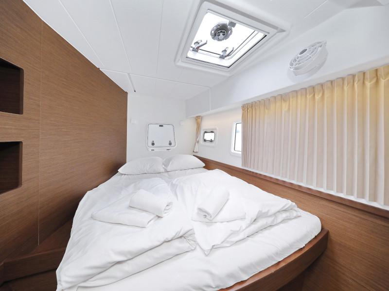 Book yachts online - catamaran - Lagoon 42 - FANTASEA  - rent